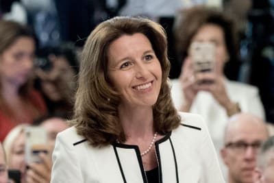 How much the top-paid male, female CEOs made in 2021