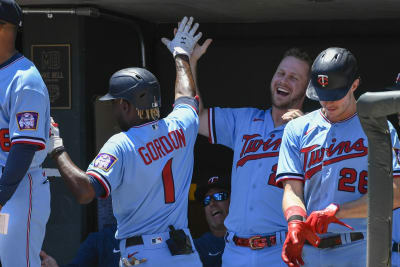 Mets rally multiple times to outlast Guardians 10-9