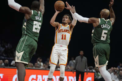 Young's 36 points help streaking Hawks drop Lakers