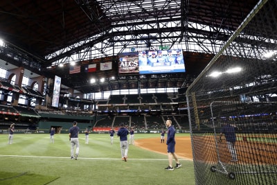 Astros fans team up in epic game of catch to return dropped hat at