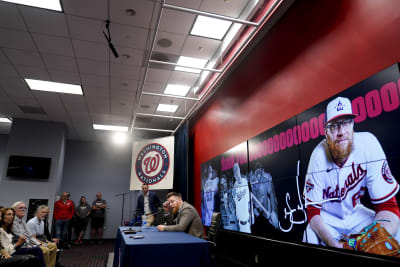 Nationals to wear lucky navy blue jerseys for all of World Series