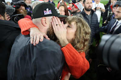 PICTURES: Taylor Swift celebrates with Travis Kelce after Kansas City  Chief's win trip to Super Bowl