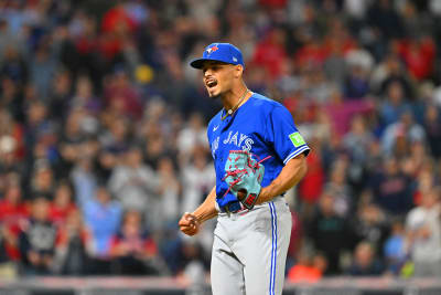 Toronto Blue Jays hold on to early lead, top Pittsburgh Pirates