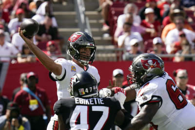 Tom Brady throws for 351 yards, Bucs beat Falcons 21-15