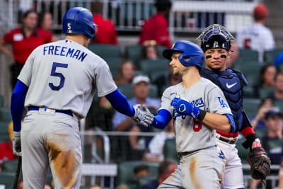 Justin Turner sparks Dodgers past Nationals as fans return for