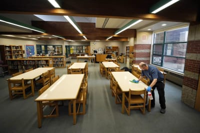 Real-life 'The Queen's Gambit': Custodian leads school chess teams in Maine