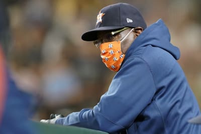 Astros manager Dusty Baker wears unique mask during exhibition