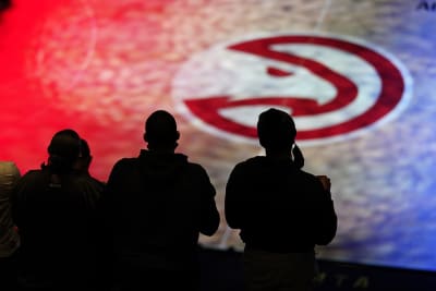 Pope Francis receives, blesses NBA jersey from the Atlanta Hawks