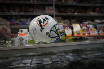 The Legends of the Water: Top Miami Dolphins Players in History - Miami  Dolphins