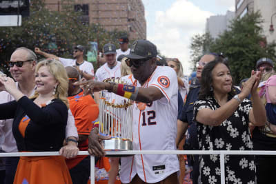 Fans react to Astros' World Series win, celebrate 2022 championship with  Houston parade 