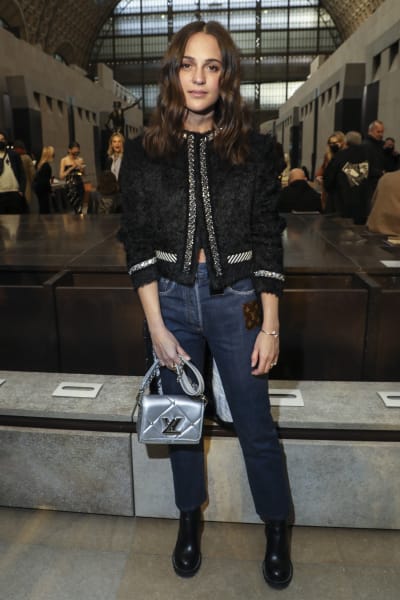 Alicia Vikander @ Paris Fashion Week 7 march 2022 show Louis Vuitton 