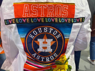 🔒 Looking sharp! Here are some of the best dressed Astros fans at