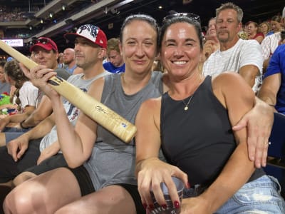 Mets player catches bat flying towards dugout 