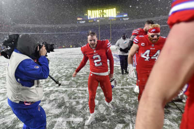 Can't-Miss Play: A doink  and IN! Buffalo Bills kicker Bass' game-tying  FG couldn't cut things closer