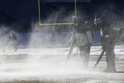 Texans at Titans game kicks off after hour delay due to cold