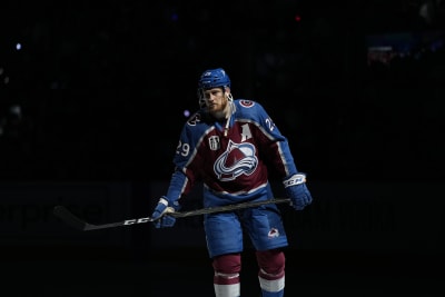 Nathan MacKinnon hat trick clinches division title for Avalanche