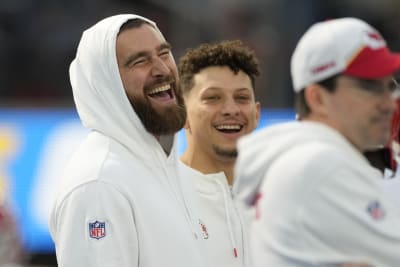 Mahomes throws a touchdown pass as Chiefs roll to 38-10 preseason win over  the Cardinals