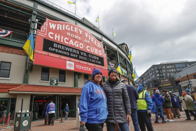 Ian Happ gets 3 hits as Cubs beat Brewers 5-4 on opening day