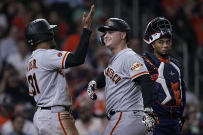 Pederson hits 3 HRs, drives in 8 as Giants stun Mets 13-12