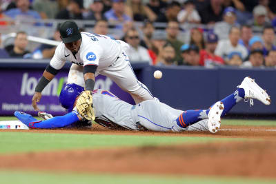 Brandon Nimmo of the New York Mets bows his head for the National