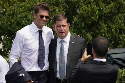 Buccaneers' Tom Brady is texting with possible presidential candidate,  report says 