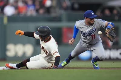 Dodgers nearly squander early lead before putting Giants away