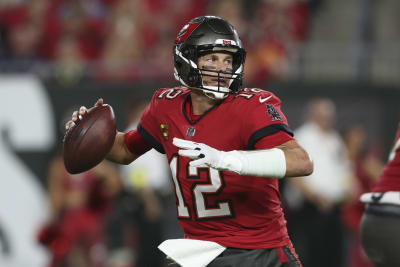 Brady throws for 2 late TDs, Buccaneers beat Saints 17-16