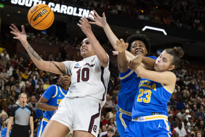 Coach Dawn Staley earns Billie Jean King Leadership award