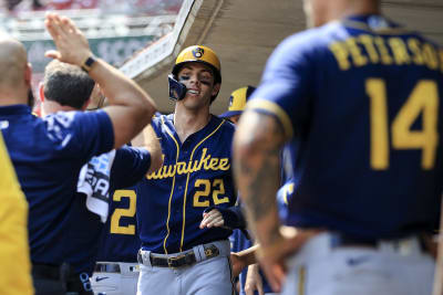 Mike Moustakas scores Christian Yelich in 10th, Brewers top