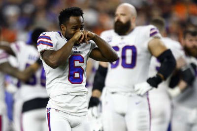 NFL, sports world reacts to injury to Bills' Hamlin