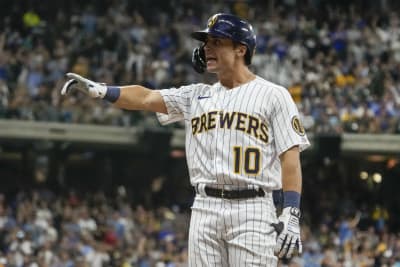 Yelich hits 2 HRs, Brewers draw even in NL Central with Cubs