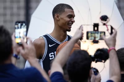 Spurs' Devin Vassell signs $146 million extension, marking new era