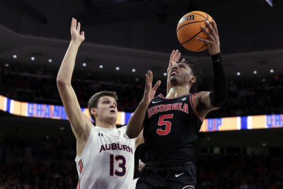 UGA uses school record 16-run outburst to rout Auburn