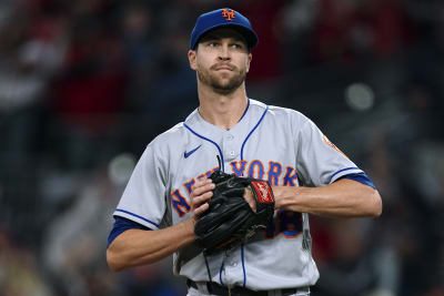 Mets' deGrom strikes out first 8 batters, ties MLB record