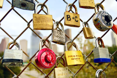 Paris Love Bridge Railing Collapses Under Weight of Locks