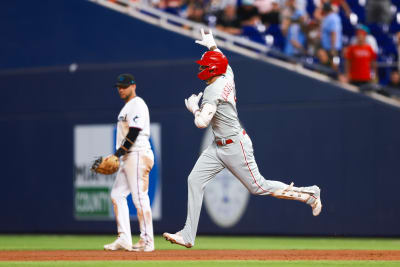 Naquin homers twice, Reds beat Marlins 3-1 to sweep series