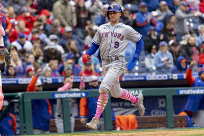 Mets' Pete Alonso snaps his bat after strikeout vs. Yankees