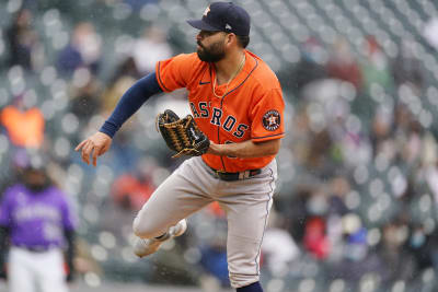 Yuli Gurriel plates Myles Straw, 06/10/2021