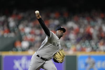 Yankees stop Astros' attempt to steal home on bizarre play