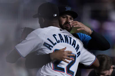 Offense backs Alcantara's complete game as Marlins split series