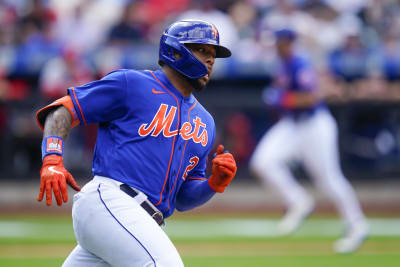 May 21 2022: New York first baseman Dominic Smith (2) gets a hit