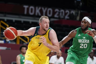 Joe Ingles and Australia look to advance past the Czech Republic