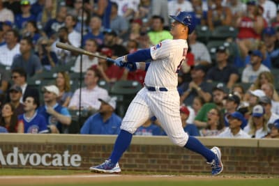 Rizzo, Cubs raise World Series banner during home opener