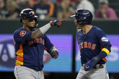 Jose Altuve on home run tear in Astros' game vs. Rangers