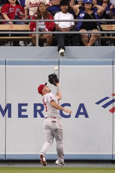 Gonsolin earns 8th victory, Dodgers edge Angels 2-0