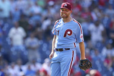 Harper, Phillies hold off Dodgers 2-1 to avoid sweep