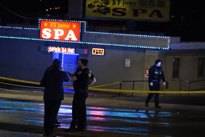 Shooting at suburban Atlanta mall injures 1 as shoppers flee