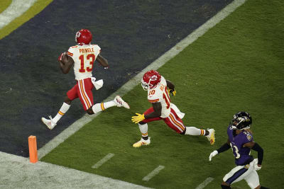 Photo: Baltimore Ravens Ray Lewis Tackles Kansas City Chiefs