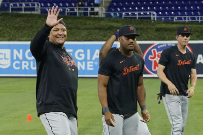 Star slugger Miguel Cabrera, Tigers start spring with a new