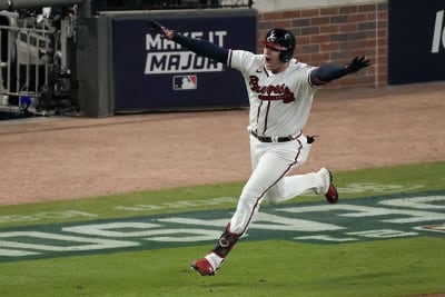 Riley's game-winning single in 9th lifts Braves past Dodgers